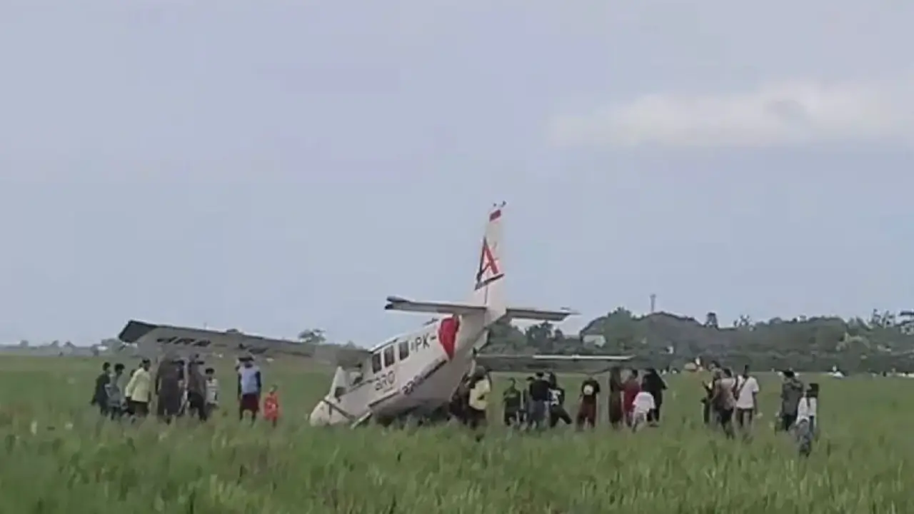 Viral di TikTok! Pesawat Jatuh di Karawang