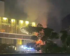 Kebakaran Papan Reklame Dekat Gedung Sarinah Jakarta Pusat, 8 Unit Mobil Damkar Dikerahkan