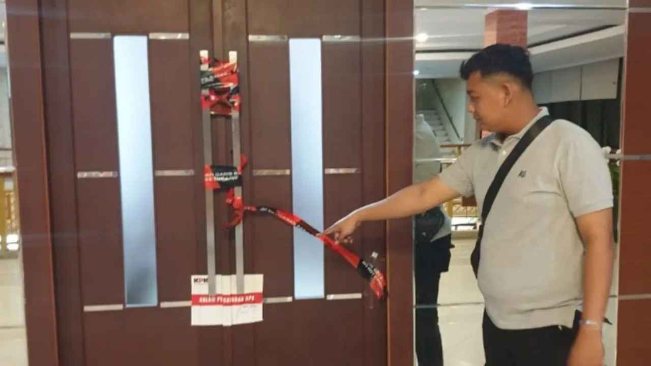 KPK Segel Ruang Kerja Bupati Bekasi