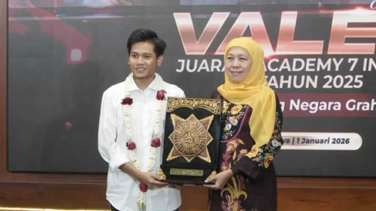 Kritik Warnai Penyambutan Valen Dangdut Academy 7 di Gedung Negara Grahadi Kritik Warnai Penyambutan Valen Dangdut Academy 7 di Gedung Negara Grahadi
