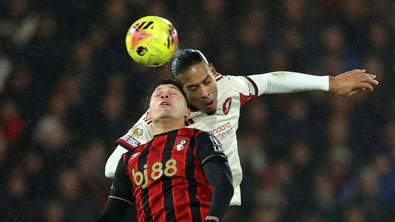 Wataru Endo Bela Virgil van Dijk, Akui Cuaca Buruk Jadi Kendala Liverpool vs Bournemouth Wataru Endo Bela Virgil van Dijk, Akui Cuaca Buruk Jadi Kendala Liverpool vs Bournemouth