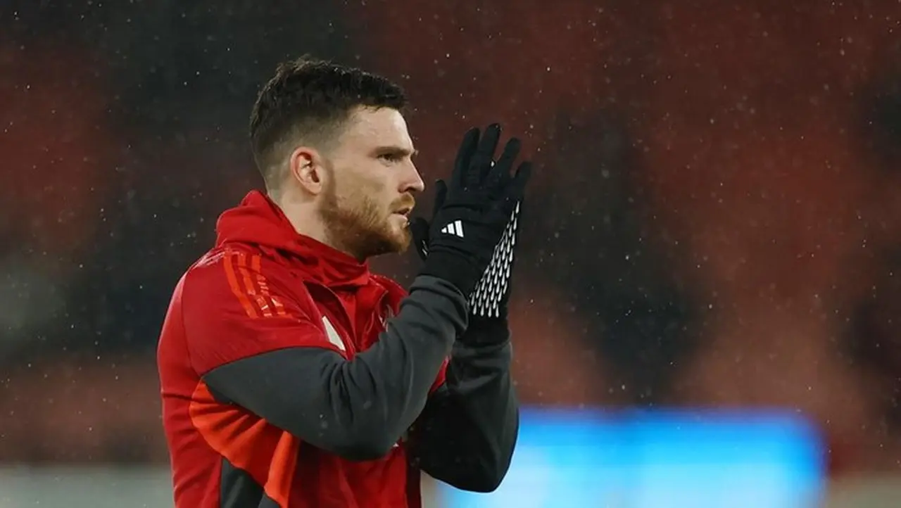 Arne Slot Pertahankan Andy Robertson di Liverpool, Tottenham Hotspur Gagal Boyong Arne Slot Pertahankan Andy Robertson di Liverpool, Tottenham Hotspur Gagal Boyong