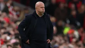Jamie Carragher: Posisi Arne Slot Terancam Jika Liverpool Gagal ke Liga Champions