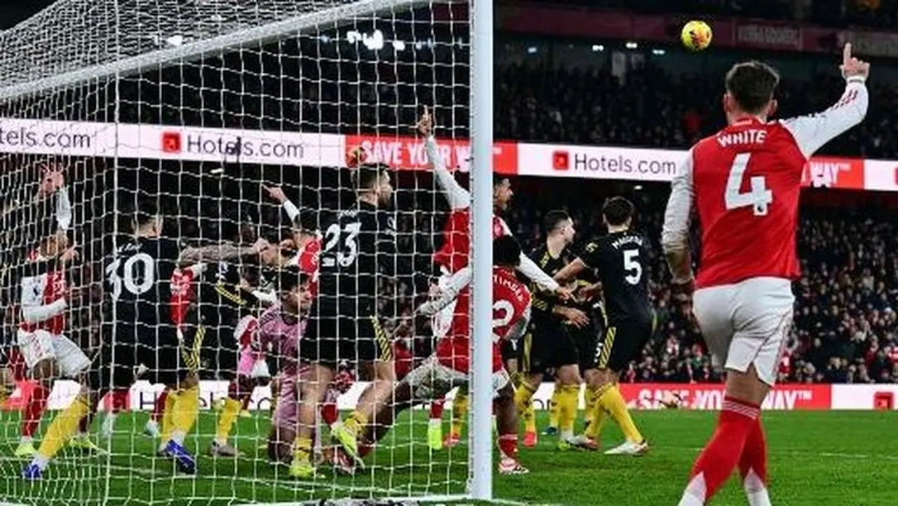 Mark Clattenburg Desak PGMOL Perketat Aturan Sepak Pojok Arsenal yang Ganggu Kiper Mark Clattenburg Desak PGMOL Perketat Aturan Sepak Pojok Arsenal yang Ganggu Kiper