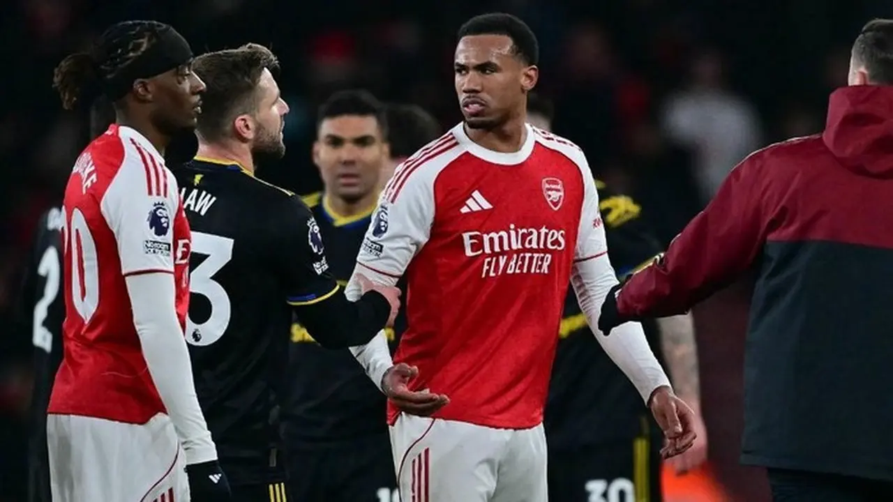 Gabriel Magalhaes Tolak Salaman dengan Harry Maguire, Dicap Pecundang oleh Penggemar Gabriel Magalhaes Tolak Salaman dengan Harry Maguire, Dicap Pecundang oleh Penggemar
