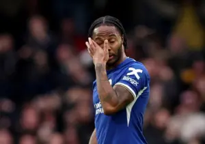 Nasib Raheem Sterling di Chelsea Masih Misteri, Liam Rosenior Beri Sinyal Hormat