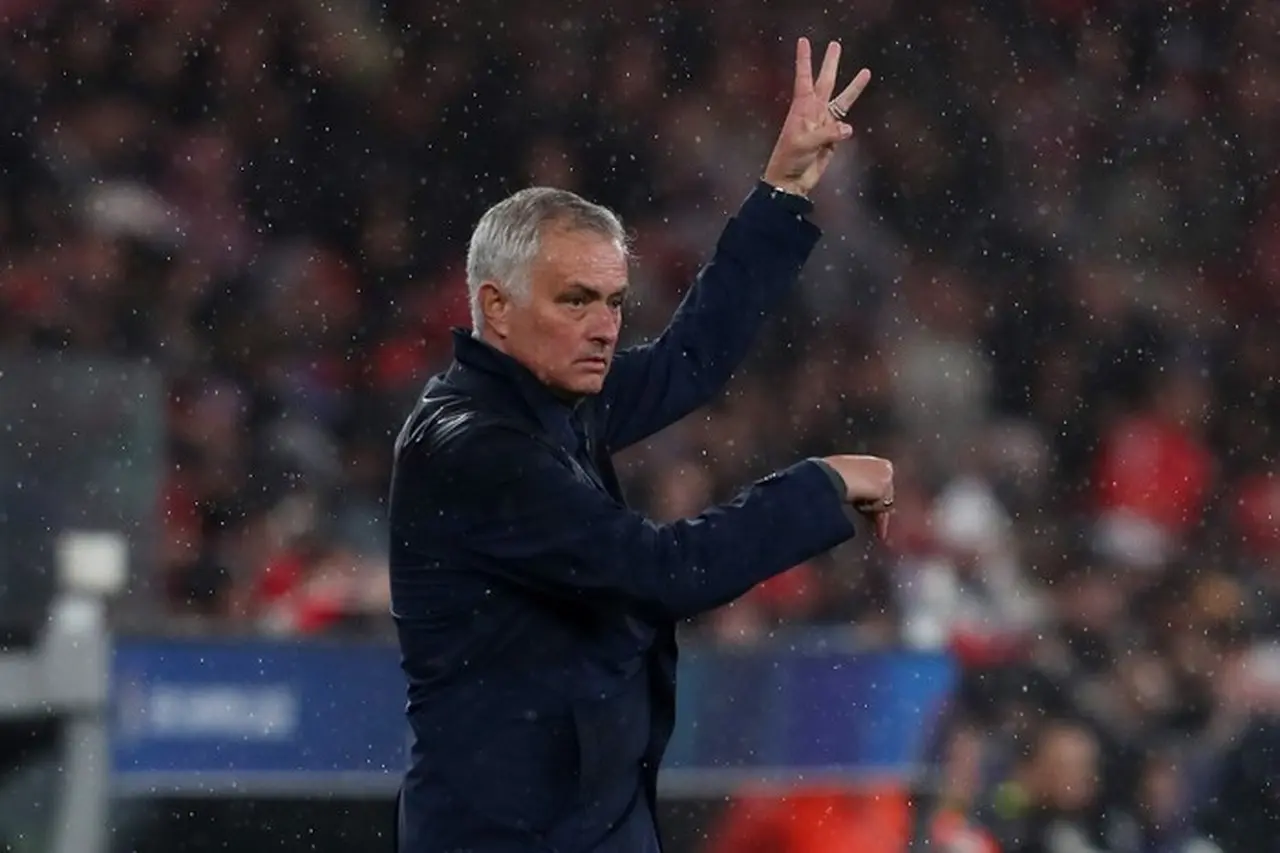 Drama Lisbon: Mourinho Akui Ketegangan Tertinggi Saat Benfica Lolos ke Playoff Liga Champions Drama Lisbon: Mourinho Akui Ketegangan Tertinggi Saat Benfica Lolos ke Playoff Liga Champions