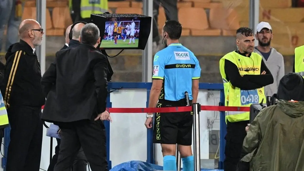 Riccardo Montolivo Kritik Keras VAR Serie A: Terlalu Intervensi, Buat Wasit Tak Berdaya