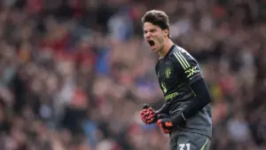 Senne Lammens Terinspirasi Trubin, Ingin Cetak Gol untuk Manchester United