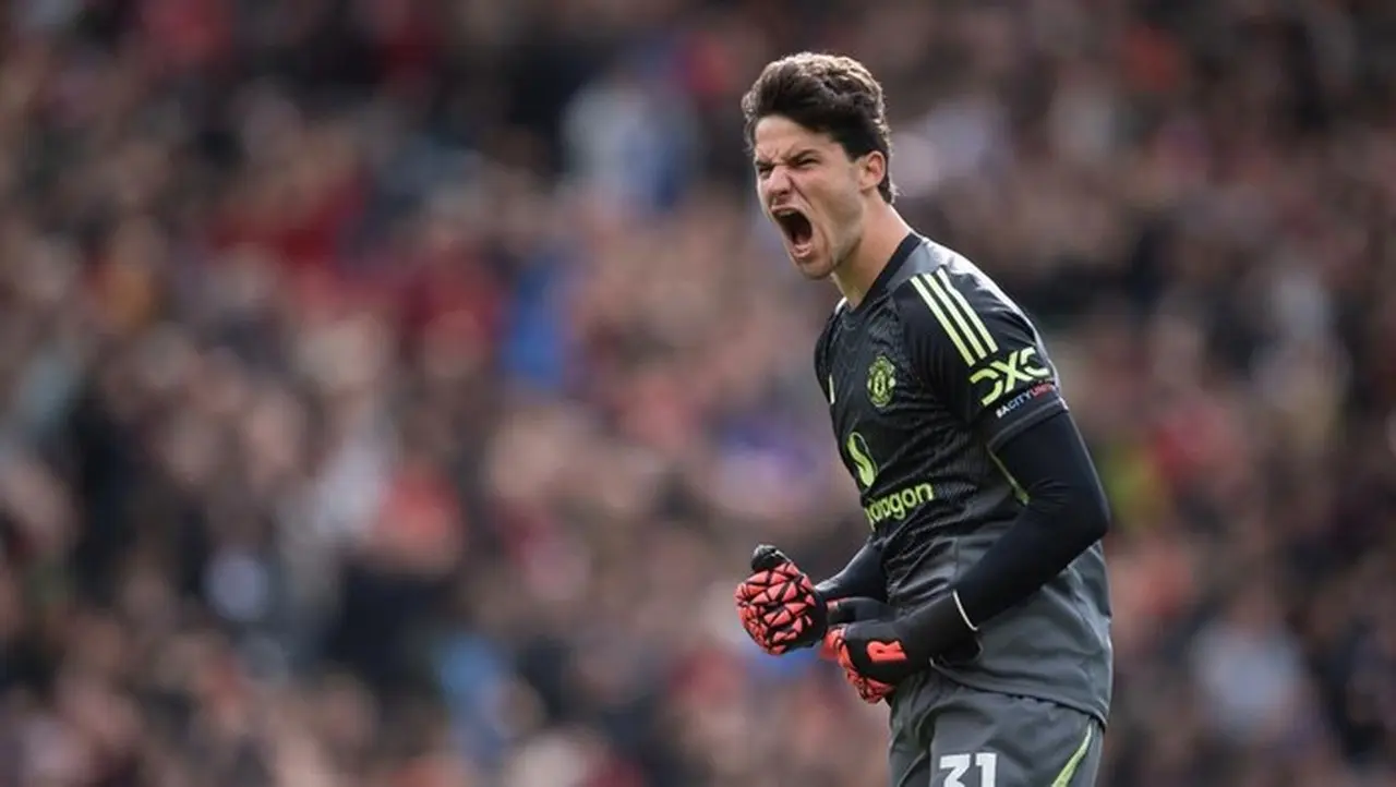 Senne Lammens Terinspirasi Trubin, Ingin Cetak Gol untuk Manchester United Senne Lammens Terinspirasi Trubin, Ingin Cetak Gol untuk Manchester United