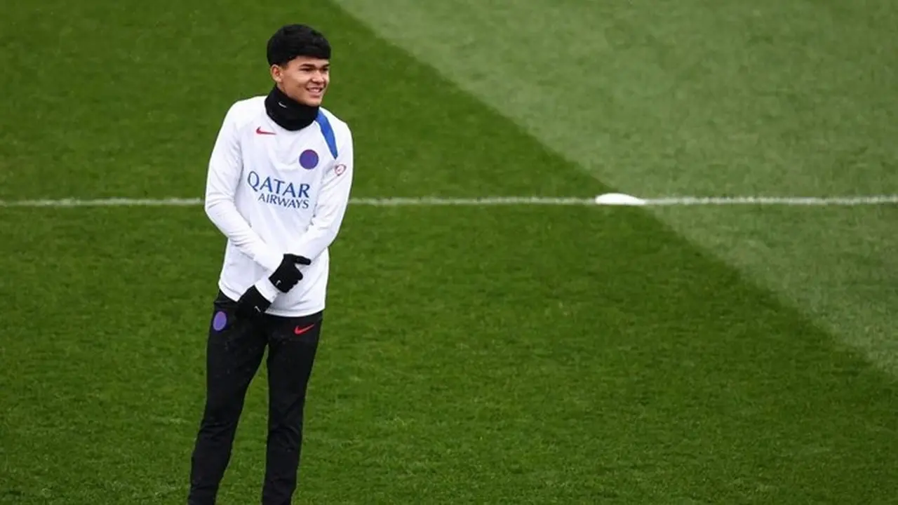 Hansi Flick Kecewa Berat Dro Fernandez Pilih Hengkang ke PSG, Sebut Sepak Bola Penuh Keputusan