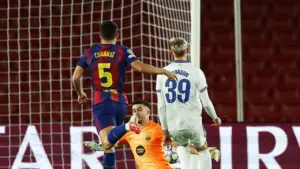 Hansi Flick Soroti Pertahanan Barcelona yang Rapuh Meski Lolos ke 16 Besar Liga Champions