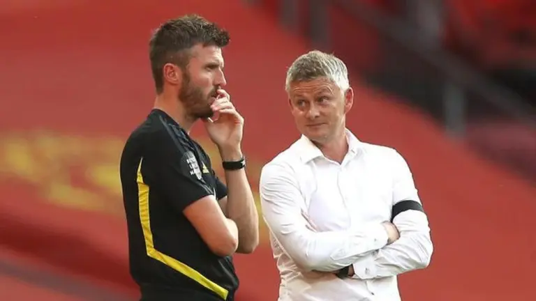 Peter Schmeichel Usulkan Trio Legenda MU Latih Tim Hingga Akhir Musim