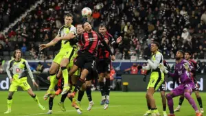 Drama 6 Gol: Eintracht Frankfurt dan Borussia Dortmund Berbagi Angka 3-3