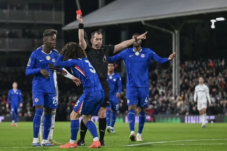 Tujuh Kartu Merah Chelsea Musim Ini, Manajer Baru Liam Rosenior Tak Risau