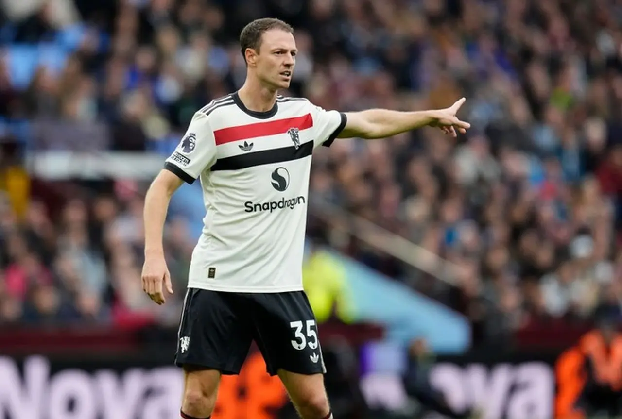 Jonny Evans Kembali ke Manchester United, Bantu Darren Fletcher sebagai Staf Manajer Interim