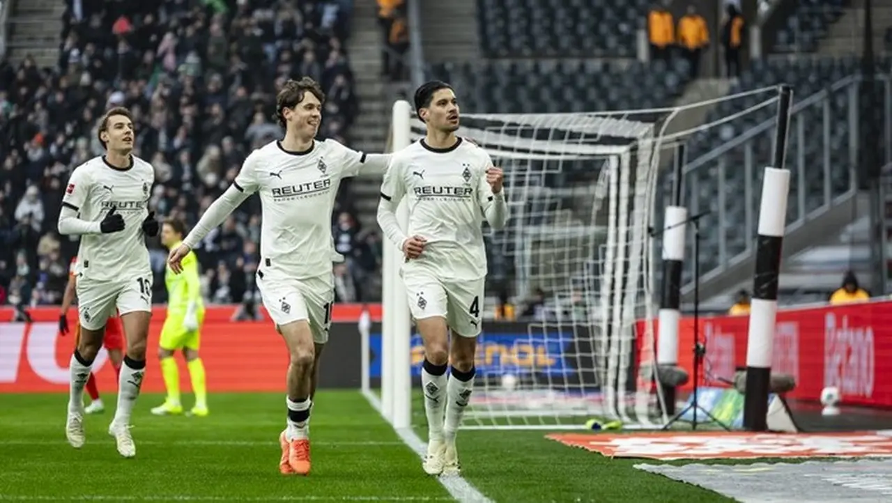 Borussia Moenchengladbach Pesta Gol 4-0 atas Augsburg, Kevin Diks Cetak Gol Penalti Borussia Moenchengladbach Pesta Gol 4-0 atas Augsburg, Kevin Diks Cetak Gol Penalti