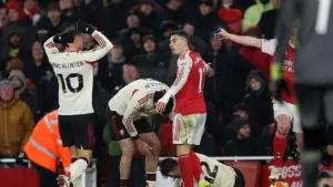 Liverpool Takkan Belanja Bek Meski Dihantam Krisis Pemain Belakang