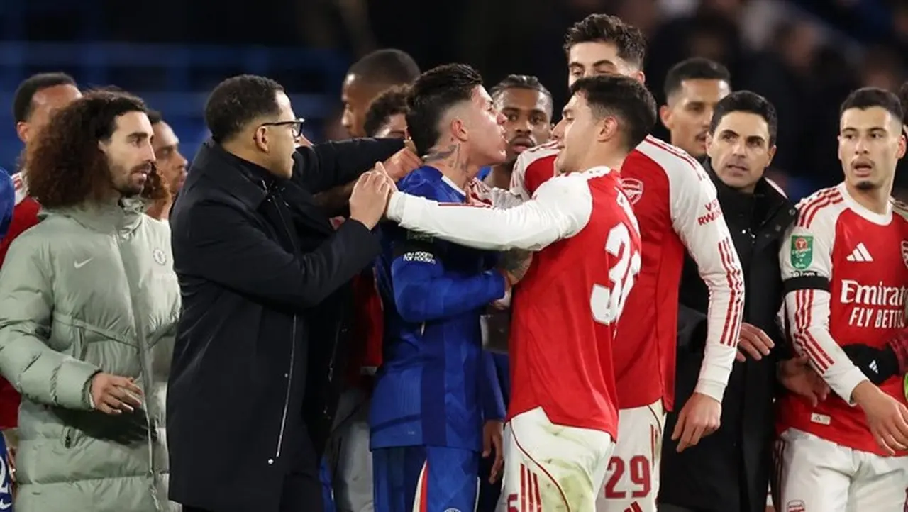 Drama Lapangan Hijau: Enzo Fernandez dan Zubimendi Bersitegang Pasca Chelsea Kalah dari Arsenal Drama Lapangan Hijau: Enzo Fernandez dan Zubimendi Bersitegang Pasca Chelsea Kalah dari Arsenal