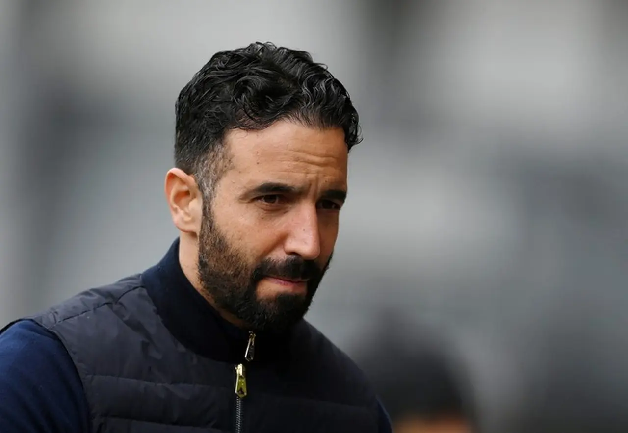 Ruben Amorim Bungkam Usai Dipecat Manchester United, Langsung Kembali ke Portugal Ruben Amorim Bungkam Usai Dipecat Manchester United, Langsung Kembali ke Portugal