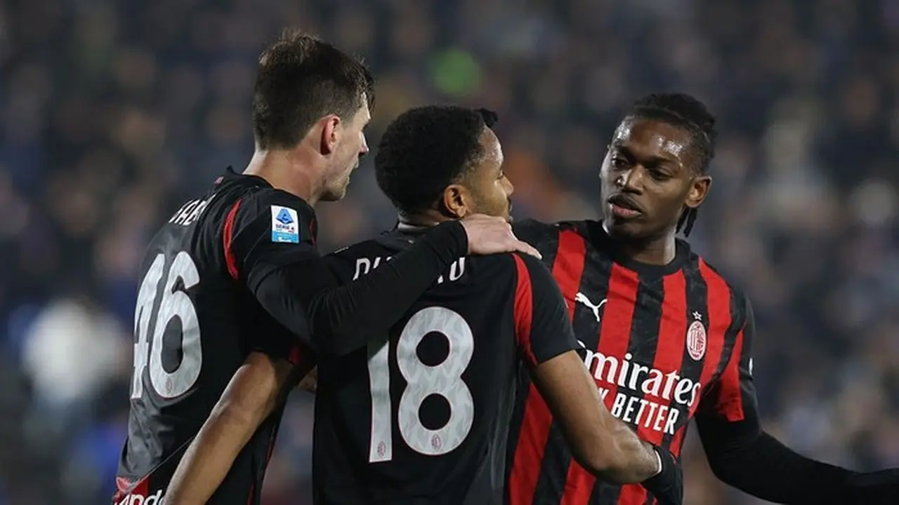 Drama Penalti Como vs Milan: Leao Ingin, Nkunku yang Ditunjuk Allegri Drama Penalti Como vs Milan: Leao Ingin, Nkunku yang Ditunjuk Allegri