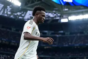 Vinicius Jr Disoraki Suporter Real Madrid Sendiri, Hubungan Memanas Akibat Gaji dan Performa