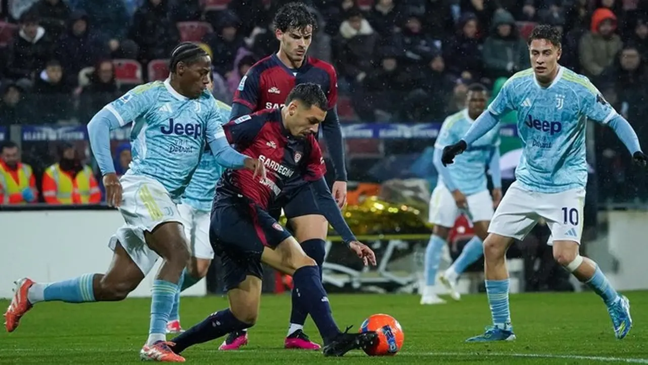 Juventus Pecahkan Rekor Buruk: Kalah dari Cagliari Meski Dominasi Penuh Juventus Pecahkan Rekor Buruk: Kalah dari Cagliari Meski Dominasi Penuh
