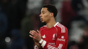 Arsenal vs Liverpool: Hugo Ekitike Diragukan Tampil Akibat Cedera Otot