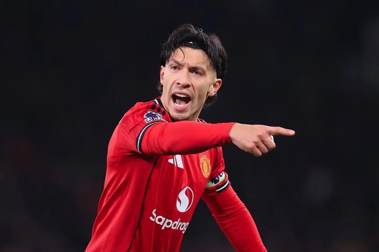 Komentar Mengejek Scholes dan Butt Terhadap Lisandro Martinez Buat Manchester United Tak Senang Komentar Mengejek Scholes dan Butt Terhadap Lisandro Martinez Buat Manchester United Tak Senang