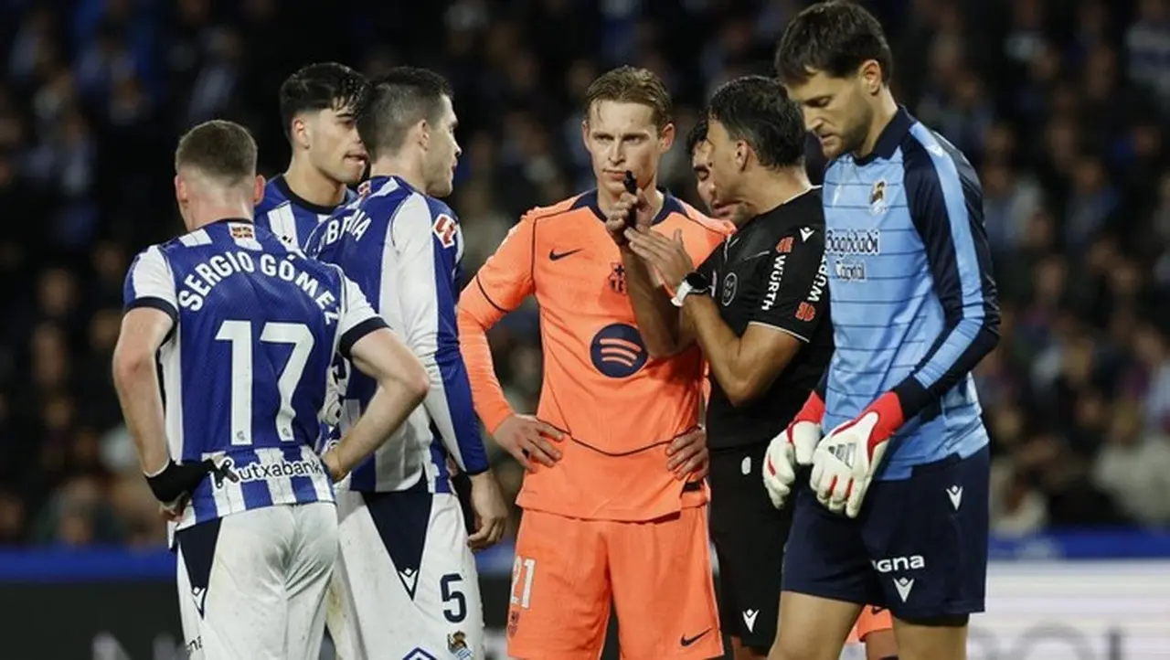 Frenkie de Jong Kritik Keras Wasit Usai Barcelona Takluk dari Real Sociedad Frenkie de Jong Kritik Keras Wasit Usai Barcelona Takluk dari Real Sociedad