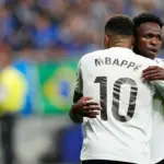 Kylian Mbappe Bela Vinicius Junior dari Cemoohan Fans Real Madrid