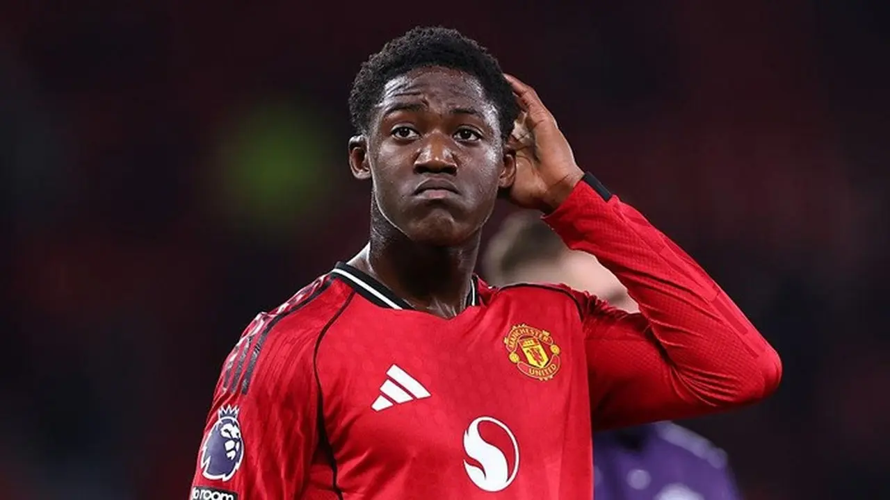Kobbie Mainoo Tegaskan Komitmennya di Manchester United, Tolak Tawaran Januari Kobbie Mainoo Tegaskan Komitmennya di Manchester United, Tolak Tawaran Januari