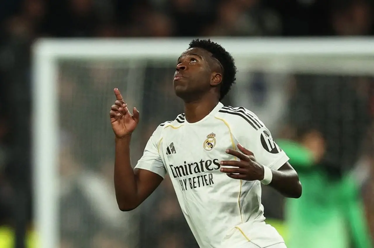 Vinicius Jr Kembali Dicintai Suporter Madrid Usai Pesta Gol 6-1 di Liga Champions