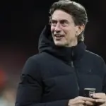 Manajer Tottenham Thomas Frank Tertangkap Kamera Minum dari Gelas Arsenal, Netizen Heboh