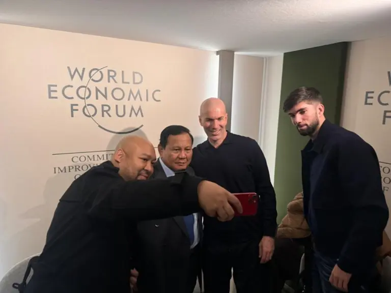 Prabowo Bertemu Zidane di Davos, Netizen Jagokan Jadi Pelatih Timnas Indonesia Prabowo Bertemu Zidane di Davos, Netizen Jagokan Jadi Pelatih Timnas Indonesia