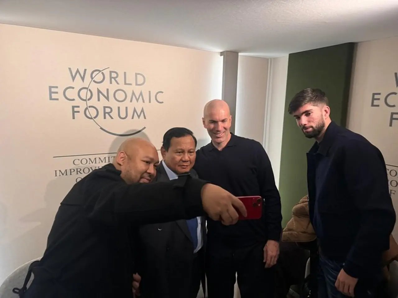 Prabowo Bertemu Zidane di Davos, Netizen Jagokan Jadi Pelatih Timnas Indonesia Prabowo Bertemu Zidane di Davos, Netizen Jagokan Jadi Pelatih Timnas Indonesia