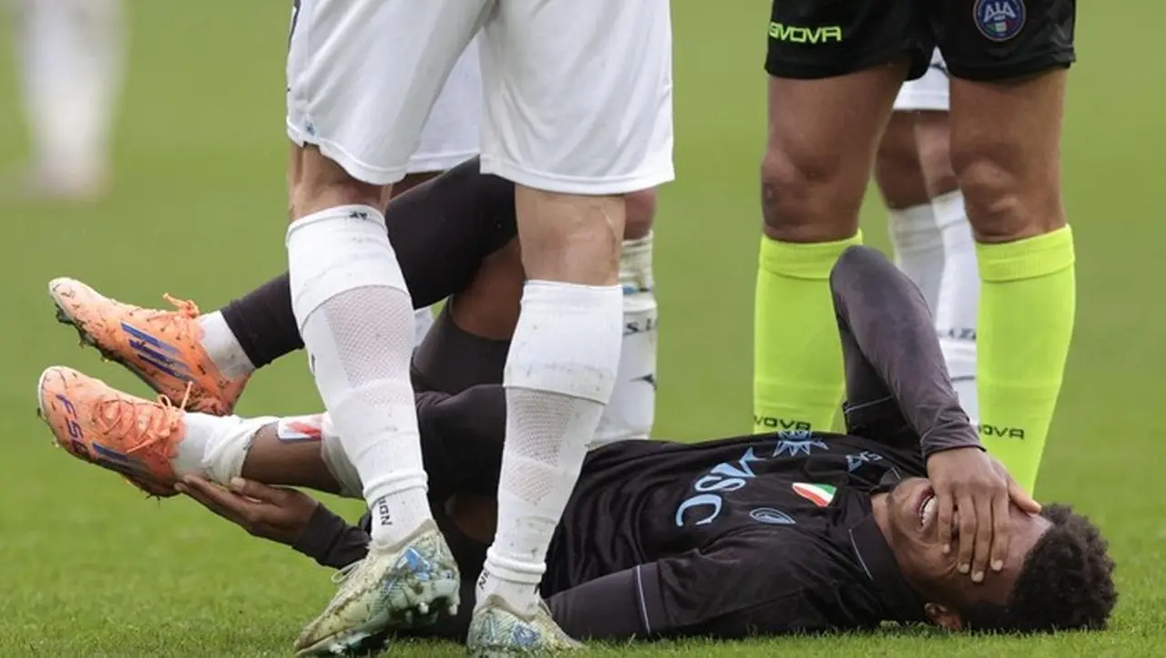 David Neres Cedera Lagi, Napoli Terancam Krisis Lini Serang Serie A 2025/2026 David Neres Cedera Lagi, Napoli Terancam Krisis Lini Serang Serie A 2025/2026
