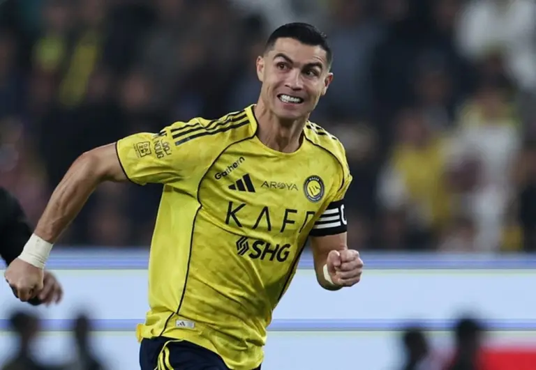 Cristiano Ronaldo Dikabarkan Pensiun dari Sepak Bola pada 2027 di Usia 43 Tahun Cristiano Ronaldo Dikabarkan Pensiun dari Sepak Bola pada 2027 di Usia 43 Tahun