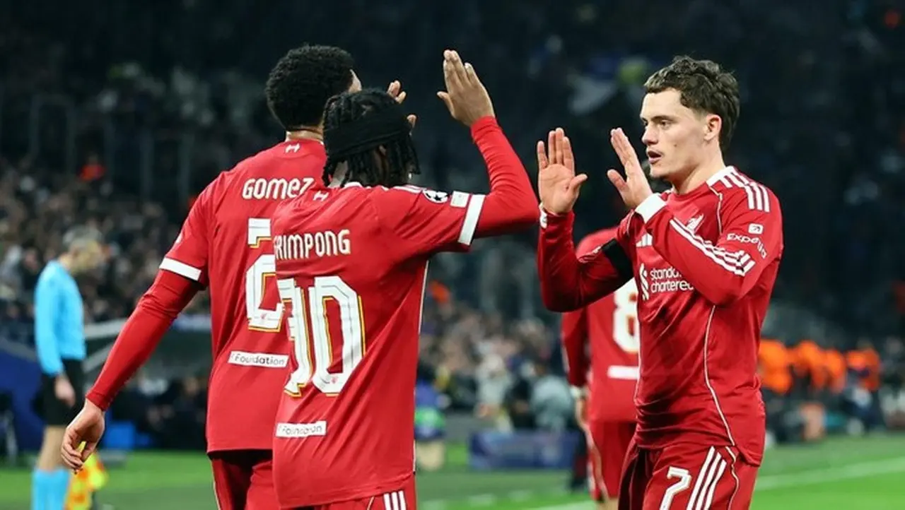 Steven Gerrard: Liverpool Masih Bisa Berjuang Raih Trofi Musim Ini Steven Gerrard: Liverpool Masih Bisa Berjuang Raih Trofi Musim Ini