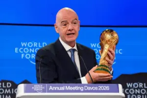 Gianni Infantino: Pegang Trofi Piala Dunia, Cara Jadi Presiden FIFA