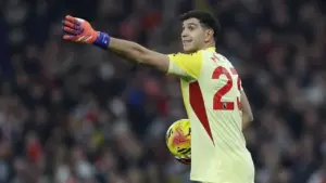 Inter Milan Bidik Emiliano Martinez sebagai Pengganti Yann Sommer di Musim Depan