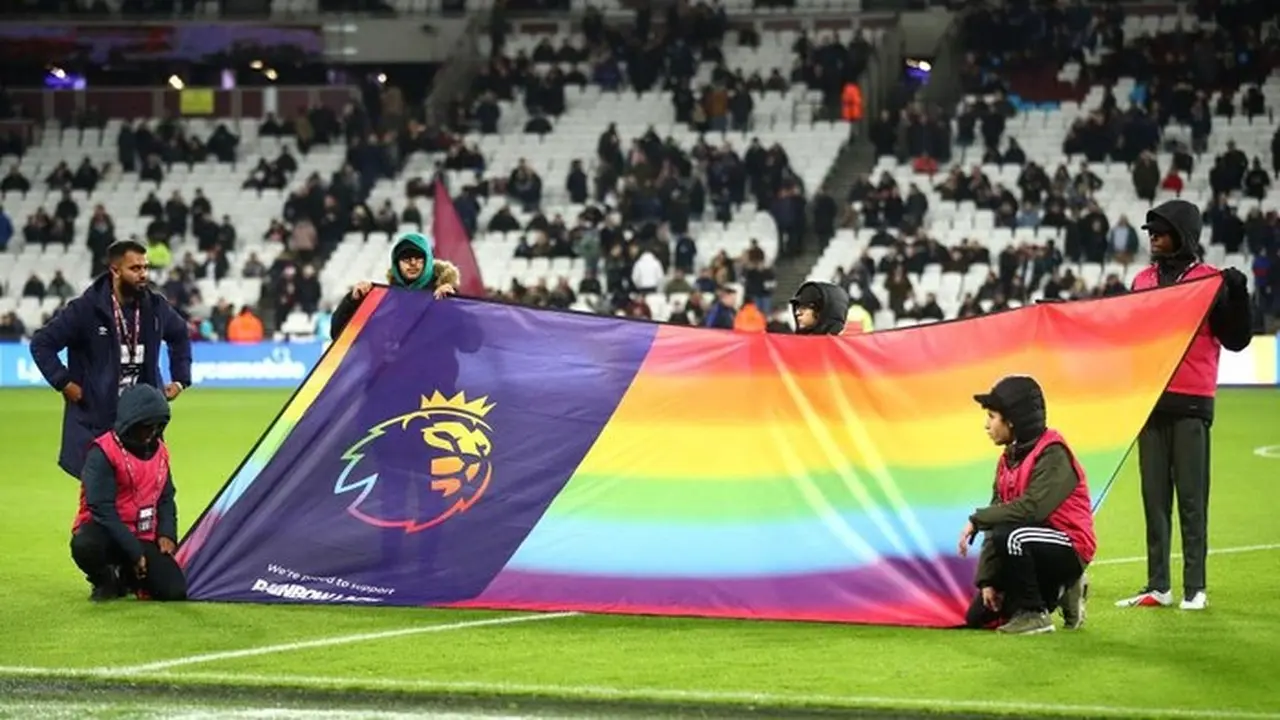 Premier League Pertimbangkan Bola Pelangi untuk Kampanye Inklusif LGBTQ+ Februari 2026 Premier League Pertimbangkan Bola Pelangi untuk Kampanye Inklusif LGBTQ+ Februari 2026