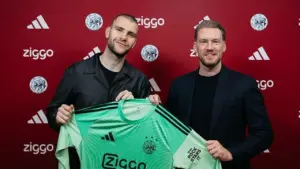 Maarten Paes Kembali ke Eropa: Gabung Ajax Amsterdam, Siap Beri yang Terbaik