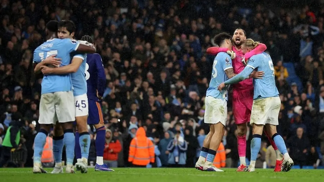 Persaingan Ketat Liga Inggris: Manchester City Pangkas Jarak dengan Arsenal Persaingan Ketat Liga Inggris: Manchester City Pangkas Jarak dengan Arsenal
