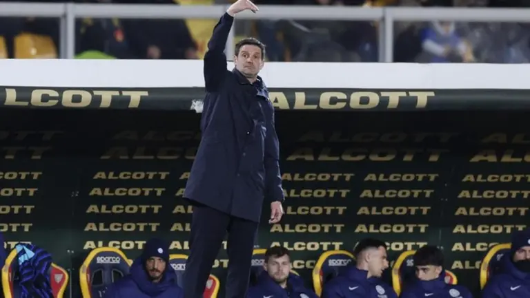 Cristian Chivu Ukir Rekor Poin Debutant, Inter Milan Kokoh di Puncak Serie A Cristian Chivu Ukir Rekor Poin Debutant, Inter Milan Kokoh di Puncak Serie A