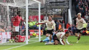 Gol Injury Time Liverpool ke Gawang Forest, Bukti Kesetiaan Si Merah pada Drama Menit Akhir