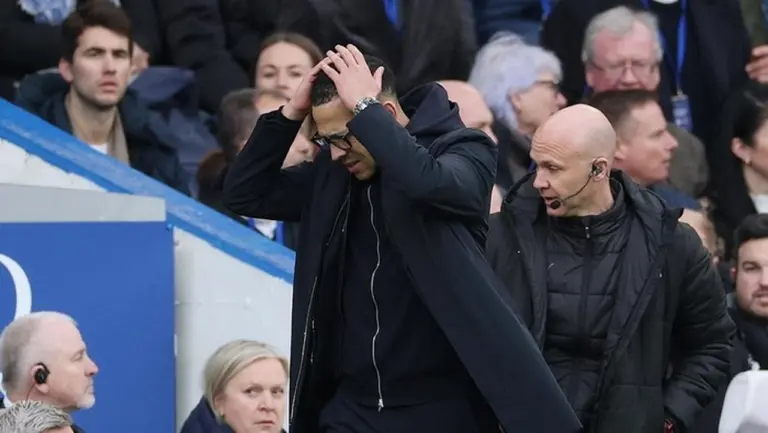 Liam Rosenior Akui Bola Mati Jadi Titik Lemah Chelsea Usai Ditahan Imbang Burnley