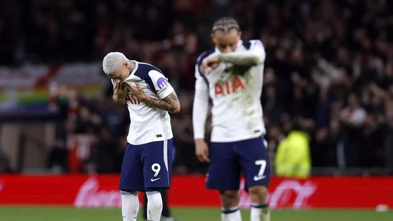 Tottenham Hotspur Terpuruk di EPL 2026: 9 Laga Tanpa Kemenangan, Hanya Raih 4 Poin Tottenham Hotspur Terpuruk di EPL 2026: 9 Laga Tanpa Kemenangan, Hanya Raih 4 Poin