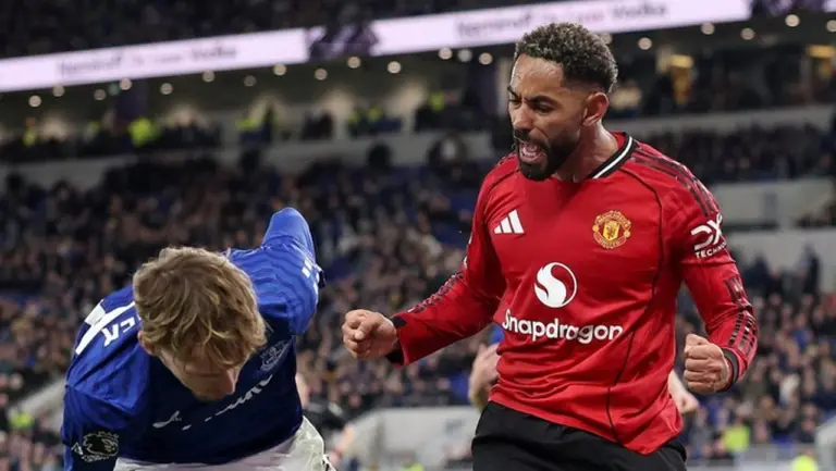 Michael Carrick Puji Matheus Cunha, MU Raih Tiga Poin Penting di Kandang Everton Michael Carrick Puji Matheus Cunha, MU Raih Tiga Poin Penting di Kandang Everton