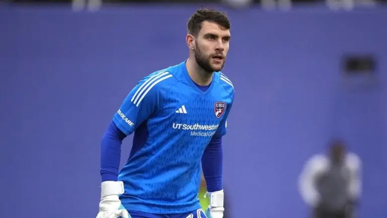 Maarten Paes Resmi ke Ajax, Kiper Timnas Indonesia Ucapkan Selamat Tinggal pada FC Dallas Maarten Paes Resmi ke Ajax, Kiper Timnas Indonesia Ucapkan Selamat Tinggal pada FC Dallas